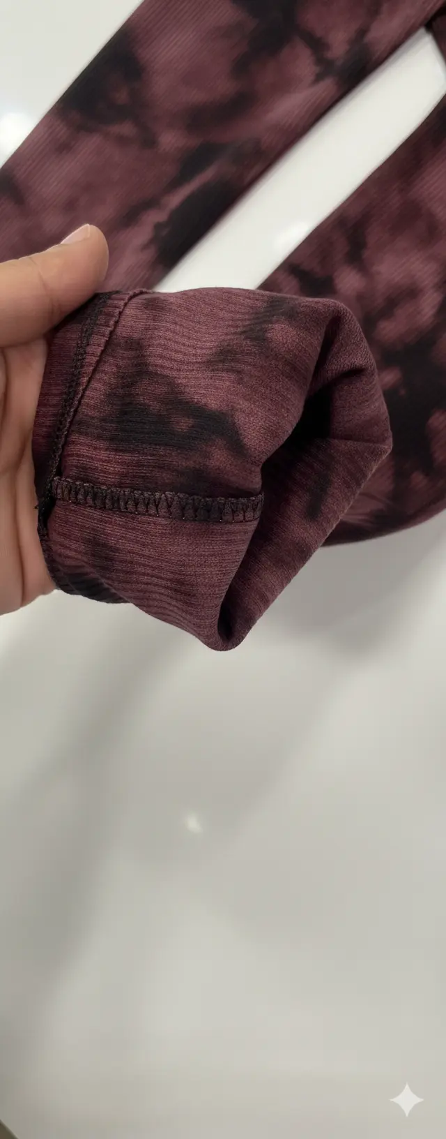Kadın Bordo Batik Tayt Takım | Yüksek Bel Toparlayıcı Sporcu Taytı ve Yarım Fermuarlı Uzun Kollu Crop Top Set | Dikişsiz Yoga & Fitness Giyimi - Görsel 7